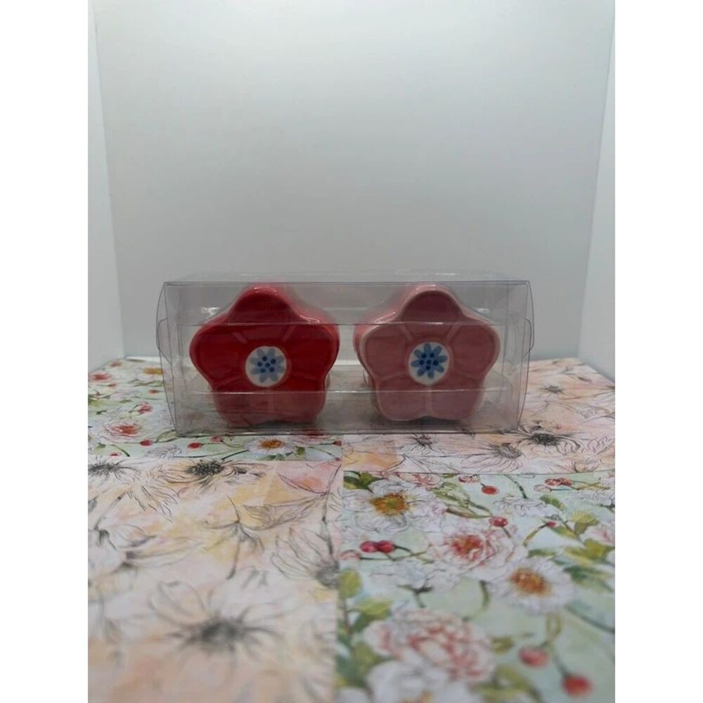 Salt and pepper set